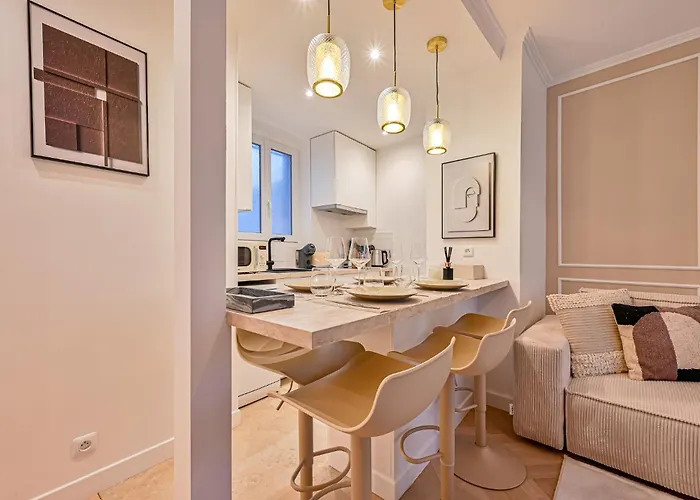 Eiffel- Perfect Location