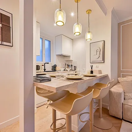 Eiffel- Perfect Location